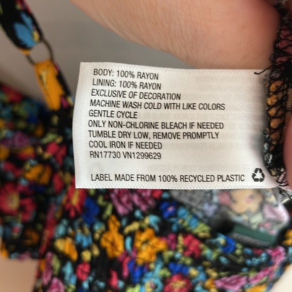 NWOT• WILD FABLE adorable floral romper - Picture 6 of 6